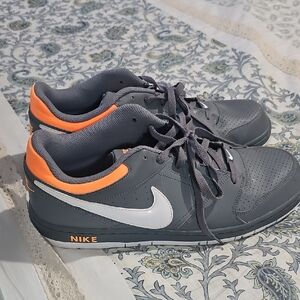 Nike Gray and Orange Sneakers Size Mens 13